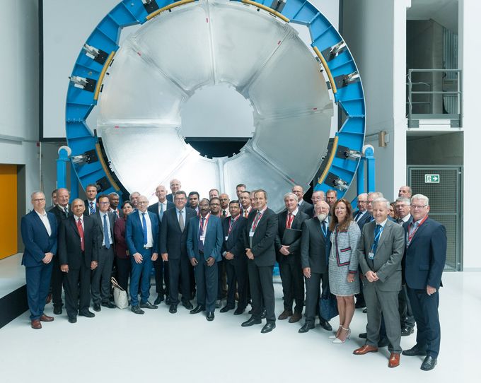 Ehrengäste aus Politik und Wirtschaft Einweihung der Fertigungsanlagen für die neue, europäische Trägerrakete Ariane 6. © MT Aerospace AG
