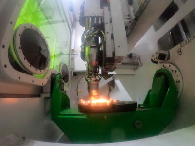 DED-unit Modulo 400 during exposure  © MT Aerospace AG