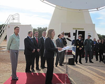 At the speaker’s desk: Ana Pastor, Spanish minister for construction and infrastructure; Left: Ms. María Dolores de Cospedal, president of Castile-La Mancha.